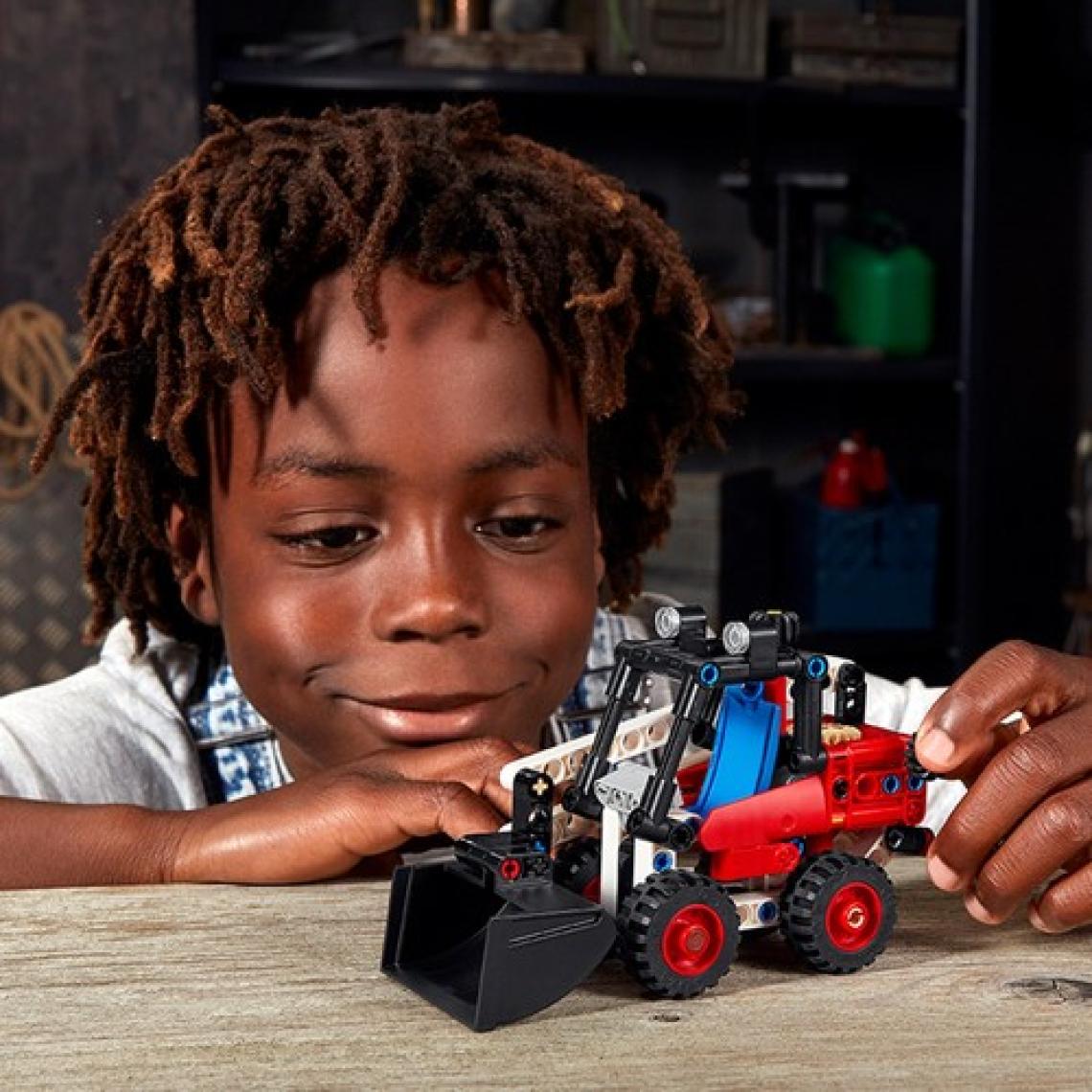 LEGO® Technic Nokta Dönüşlü Yükleyici 42116