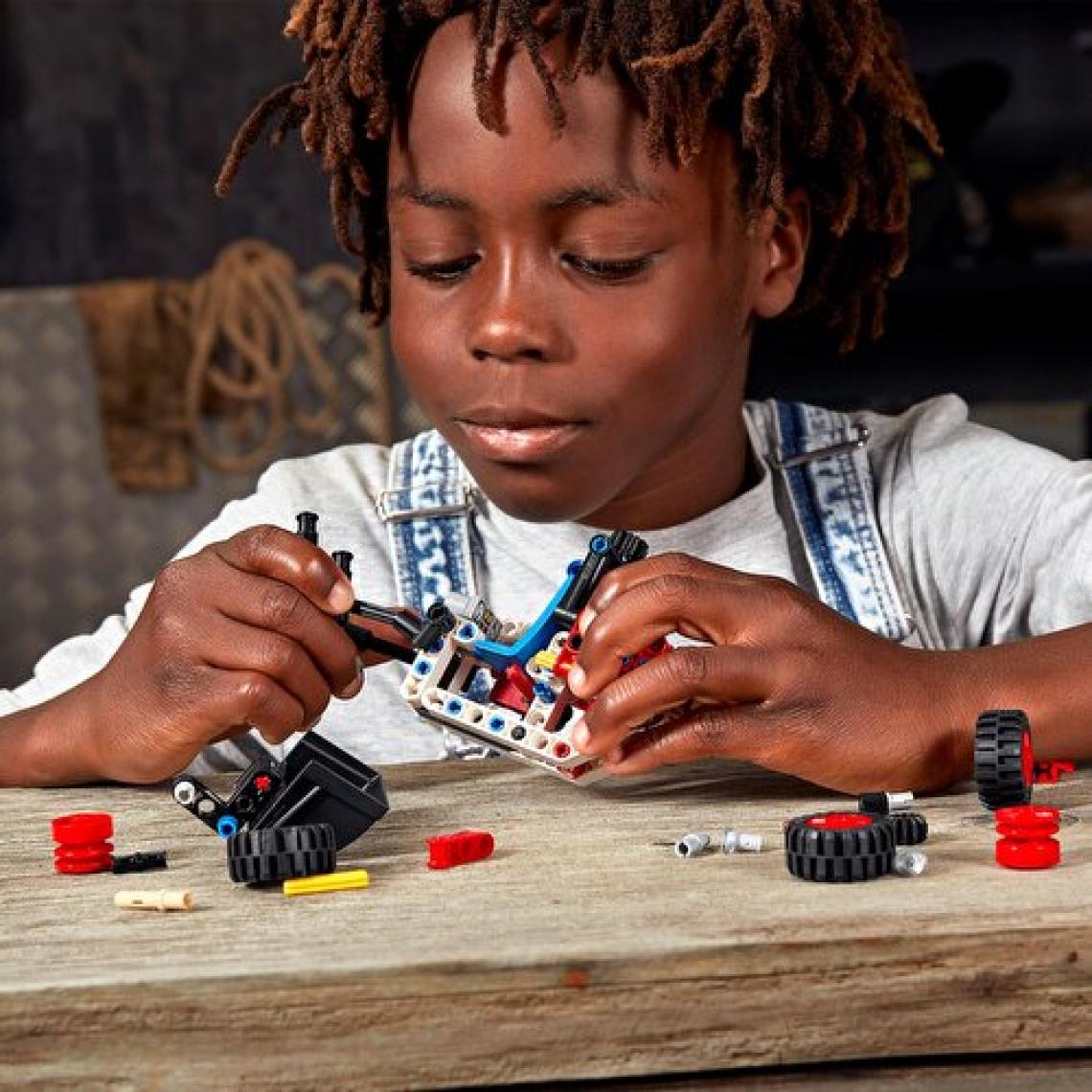 LEGO® Technic Nokta Dönüşlü Yükleyici 42116