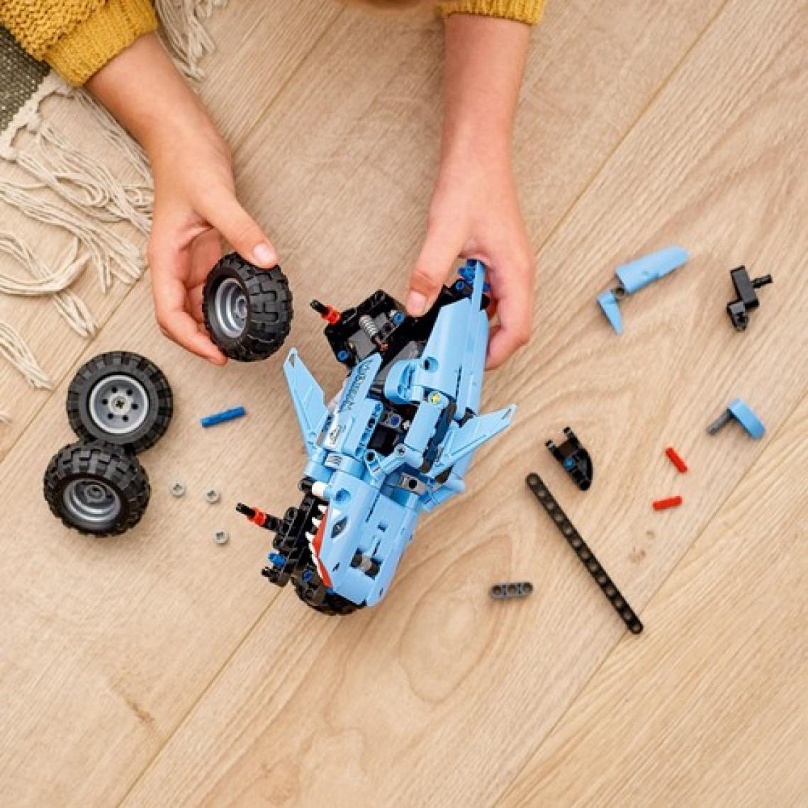 LEGO® Technic Monster Jam# Megalodon# 42134 # 7 Yaş ve Üzeri Araçları Seven Çocuklar İçin 2#si 1 Arada Yaratıcı Oyuncak Model Yapım Seti (260 Parça)