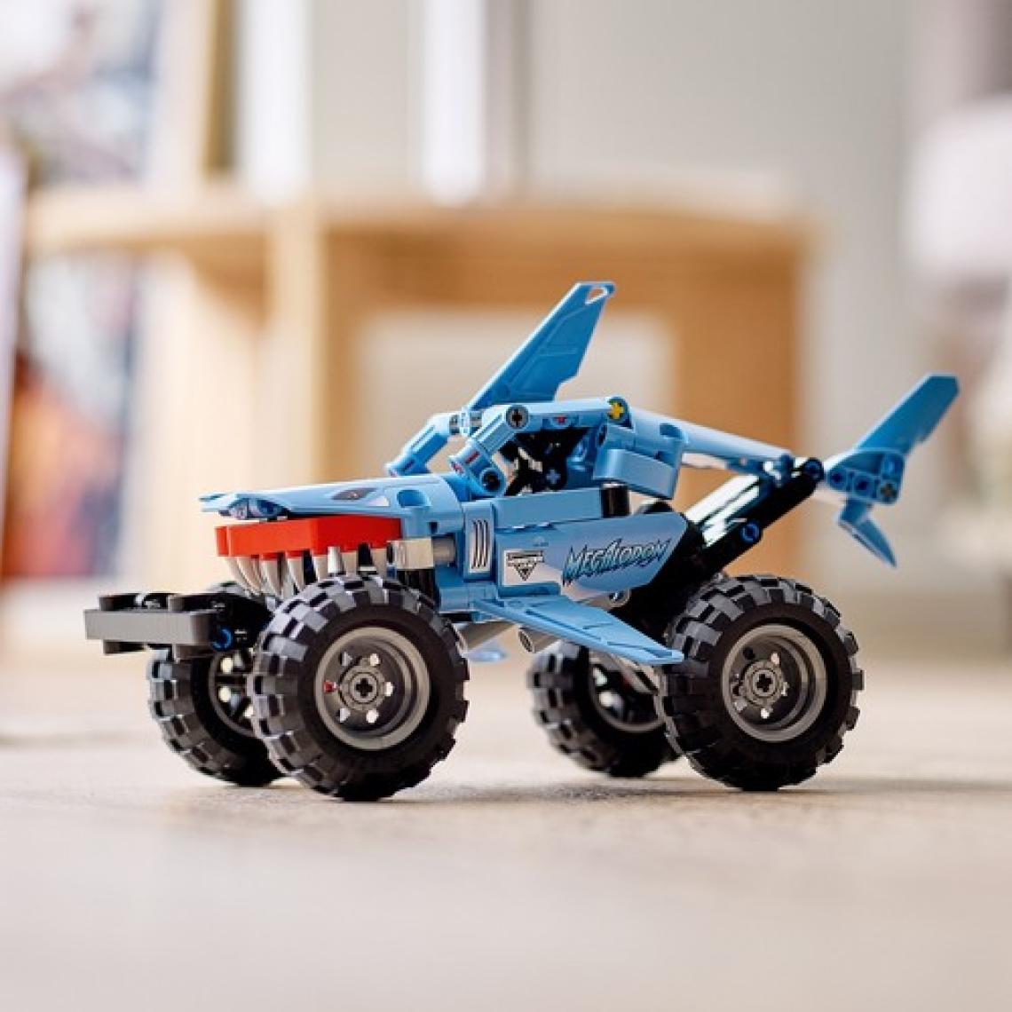 LEGO® Technic Monster Jam# Megalodon# 42134 # 7 Yaş ve Üzeri Araçları Seven Çocuklar İçin 2#si 1 Arada Yaratıcı Oyuncak Model Yapım Seti (260 Parça)