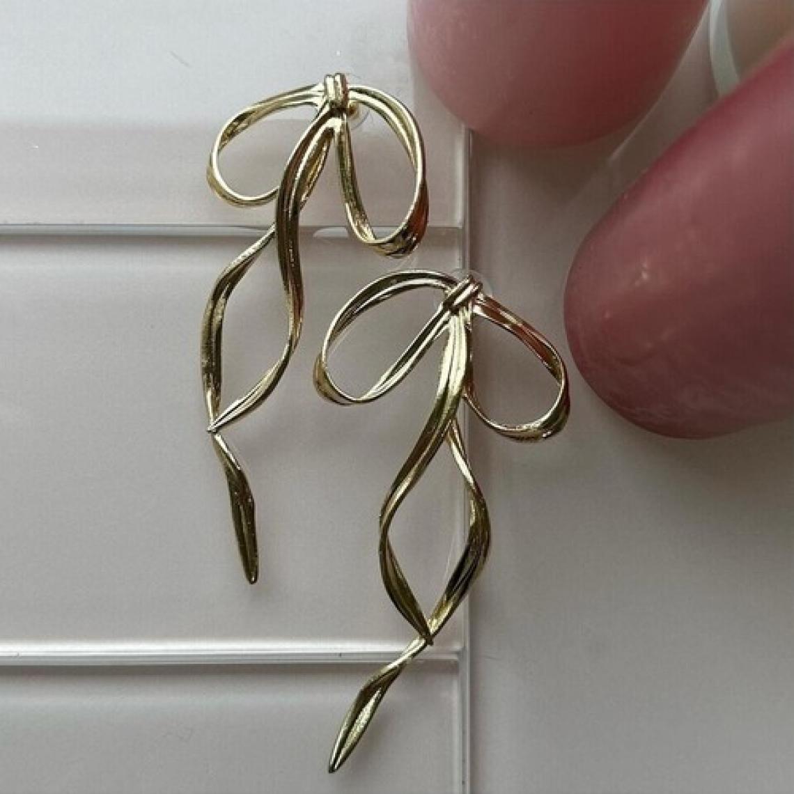 Aurrari Kadın Gold Uzun Fiyonk Küpe