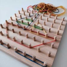 Moccotoys  Montessori Geoboard & Lastikli Şekiller Eğitici Kartlı Geometri Oyunu