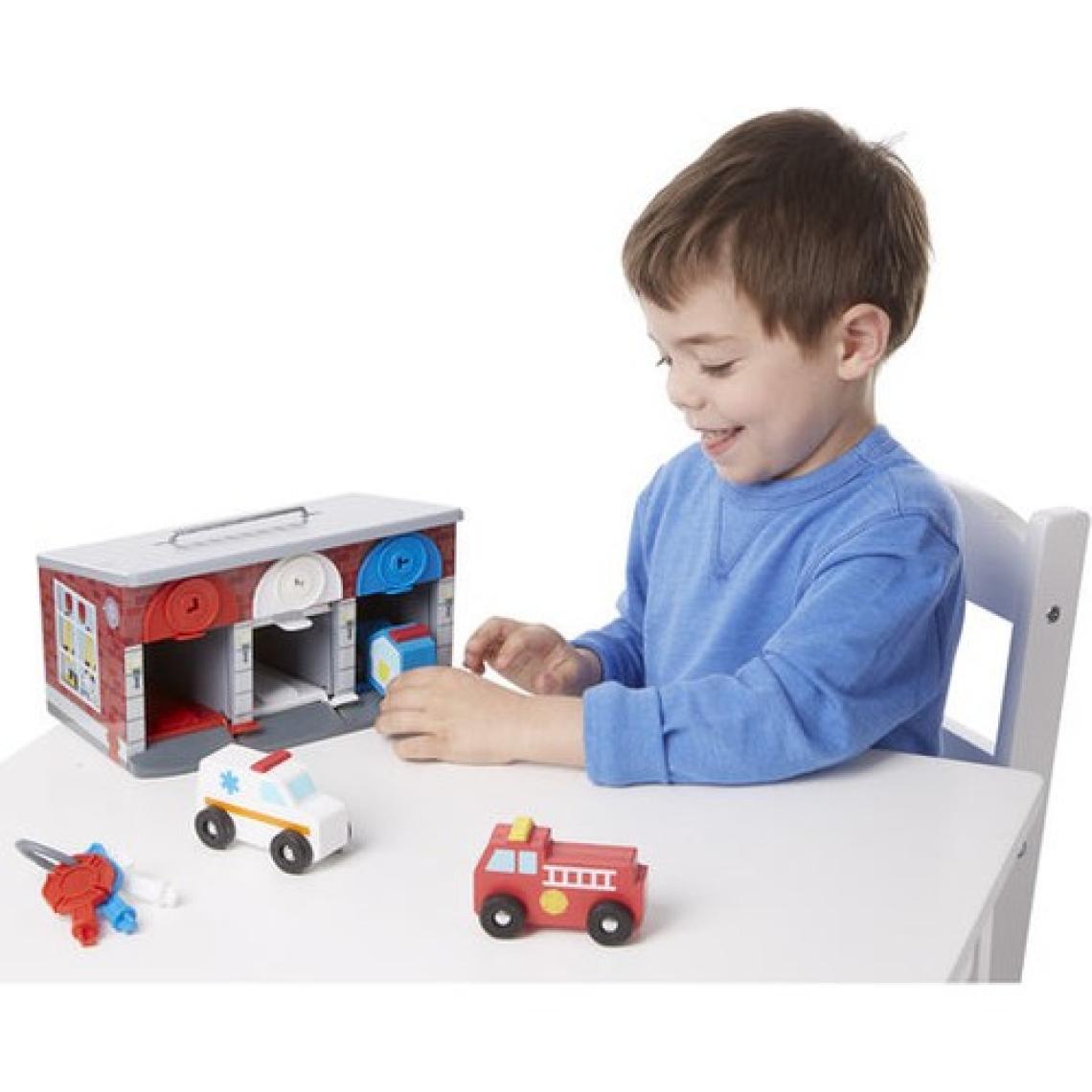 Melissa&Doug Ahşap Kilitli Kurtarma Araçları Garajı