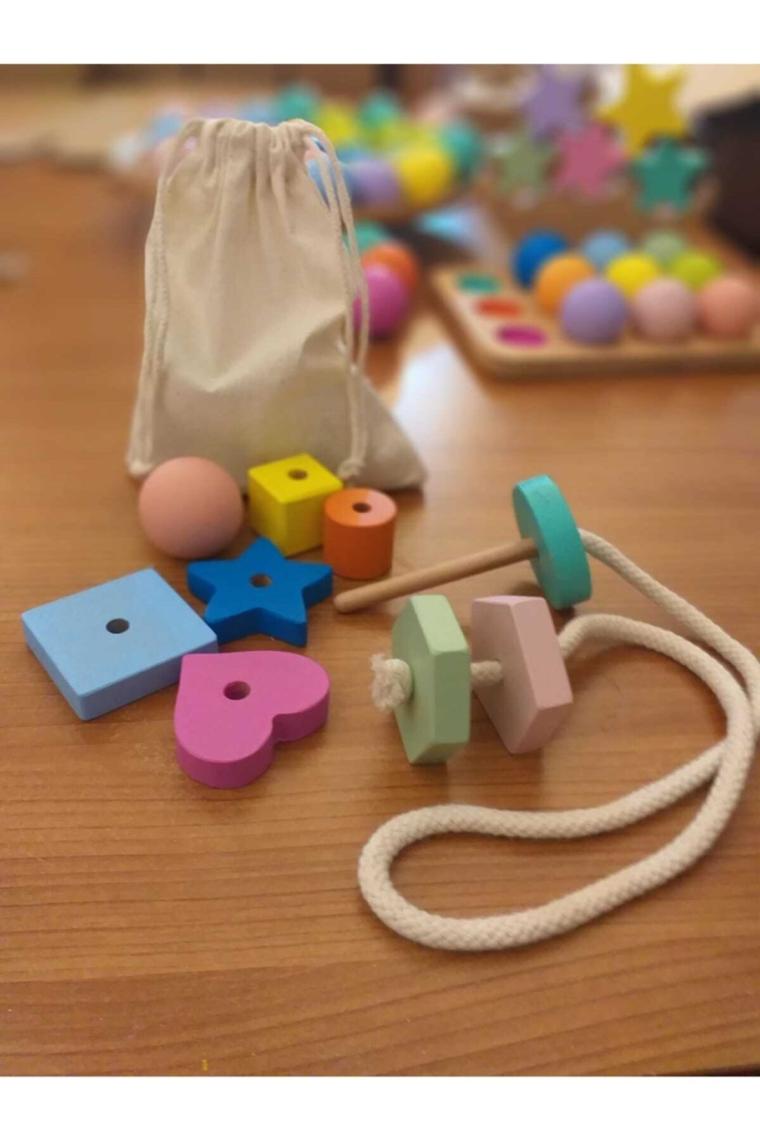 Moccotoys Montessori Giz Torbası ve Ip Geçir Geometrik Şekiller Ikili Eğitici Kartlı Oyunu