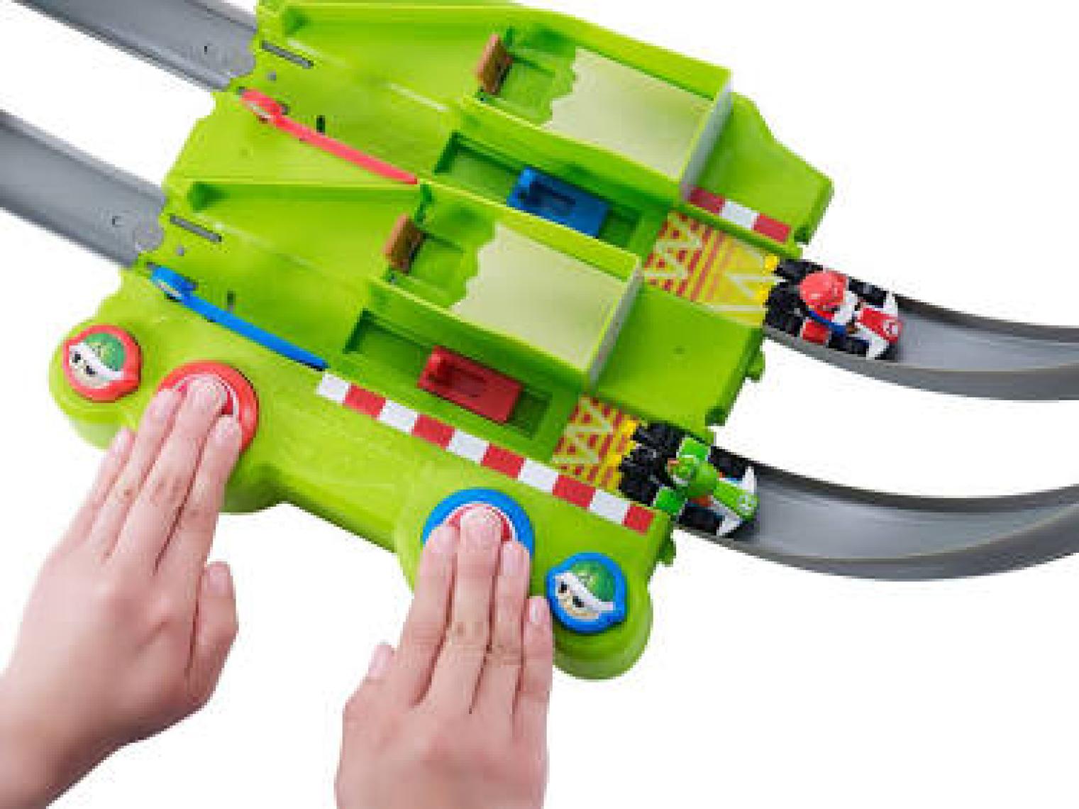 Hot Wheels Mario Kart Çılgın Dönüş Parkuru Yarış Seti; 5 yaş ve üzeri; GHK15