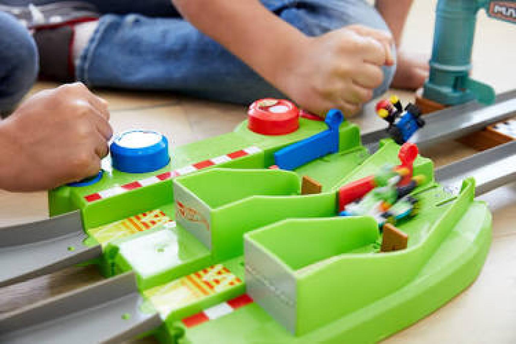 Hot Wheels Mario Kart Çılgın Dönüş Parkuru Yarış Seti; 5 yaş ve üzeri; GHK15
