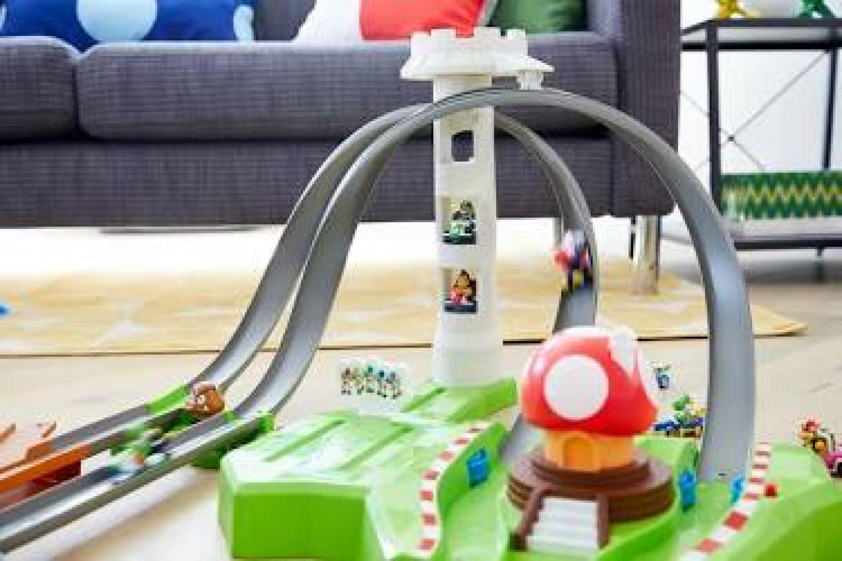 Hot Wheels Mario Kart Çılgın Dönüş Parkuru Yarış Seti; 5 yaş ve üzeri; GHK15