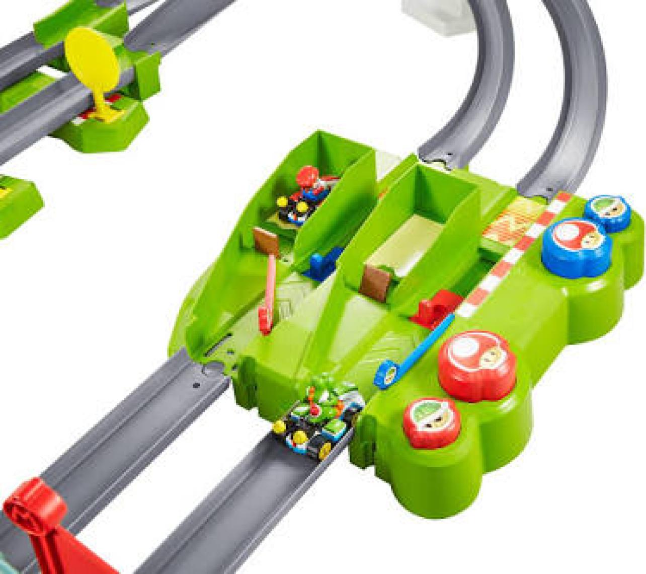 Hot Wheels Mario Kart Çılgın Dönüş Parkuru Yarış Seti; 5 yaş ve üzeri; GHK15