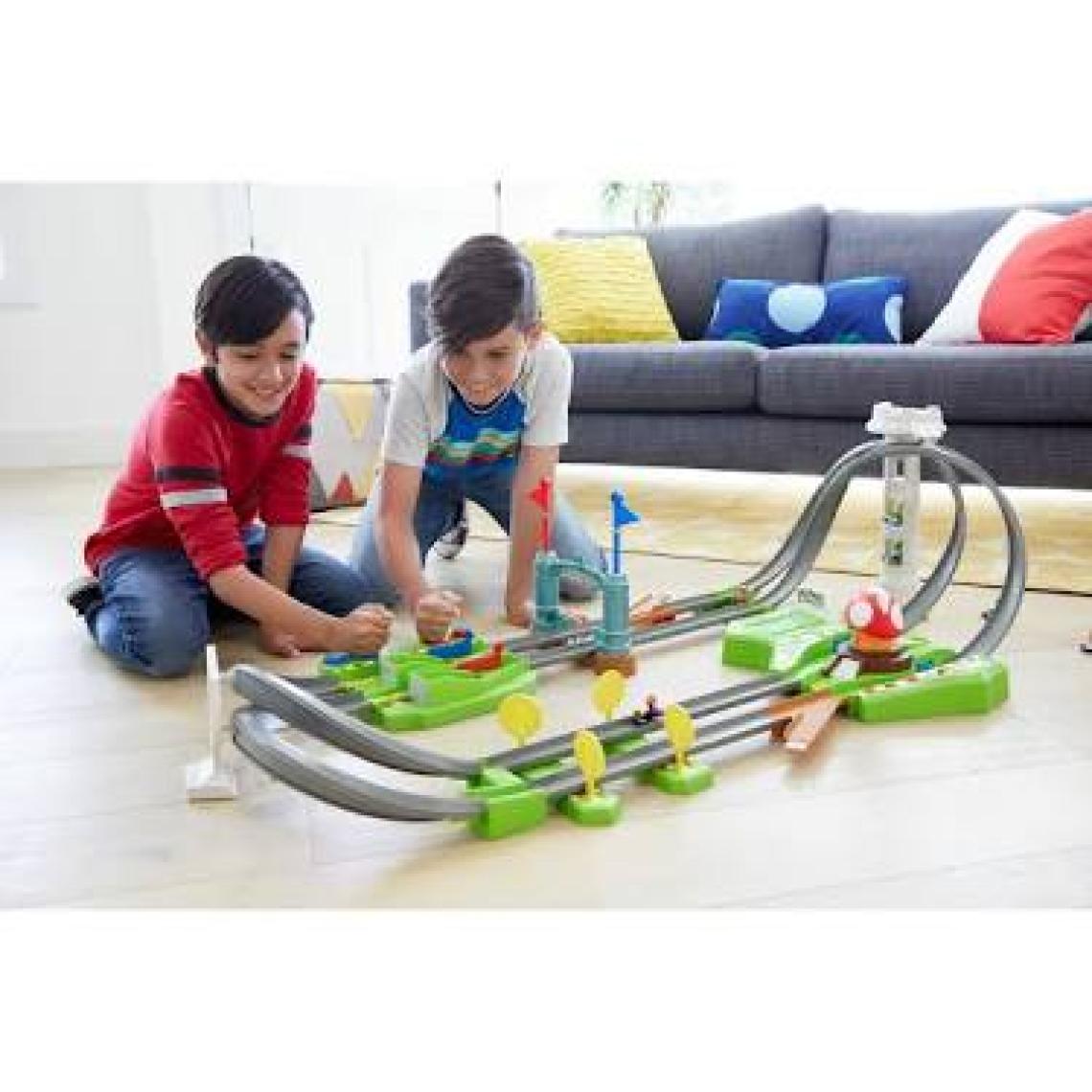 Hot Wheels Mario Kart Çılgın Dönüş Parkuru Yarış Seti; 5 yaş ve üzeri; GHK15