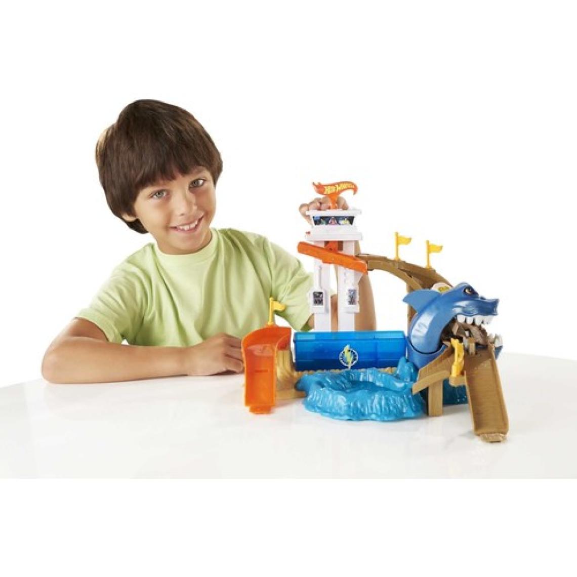 Hot Wheels Köpek Balığı Sharky Delüks Yarış Seti BGK04