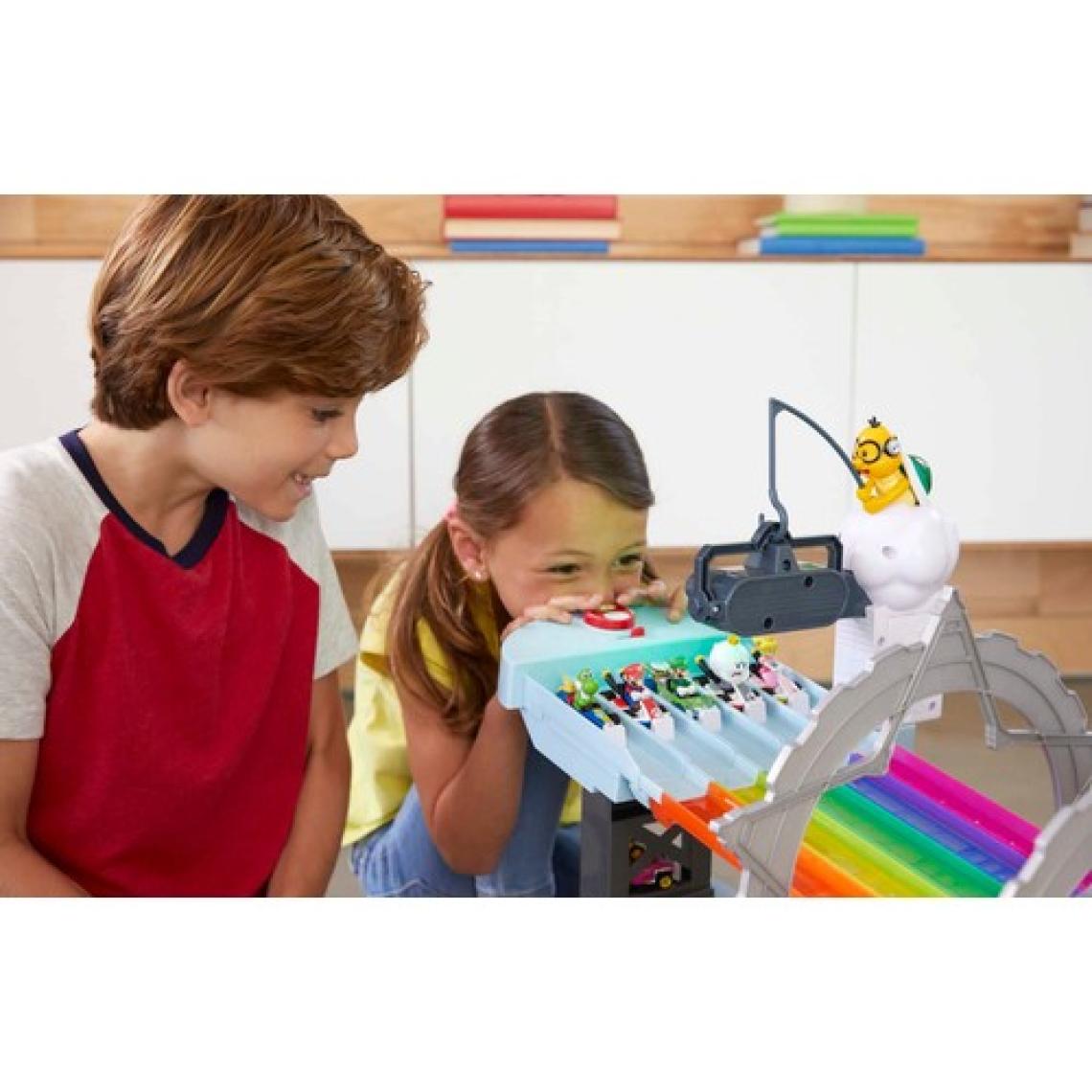 Hot Wheels Mario Kart Gökkuşağı Yolu Seti, Işıklı, Sesli, 2 Adet 1:64 Ölçekli Arabası ile 2,5 mt Uzunluğundaki Pist Seti GXX41
