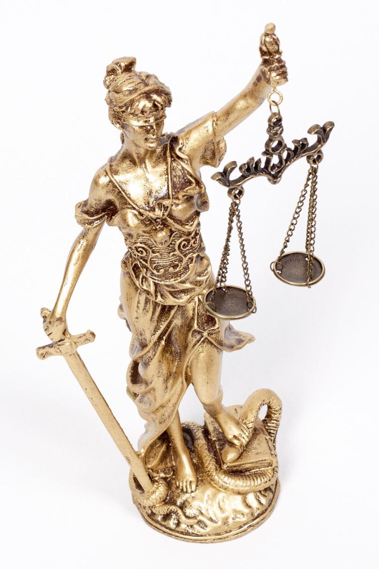 İsimlik Sepeti 30CM Themis Heykeli Ofis Hediyesi Adalet Biblosu Avukata Hediye Biblo