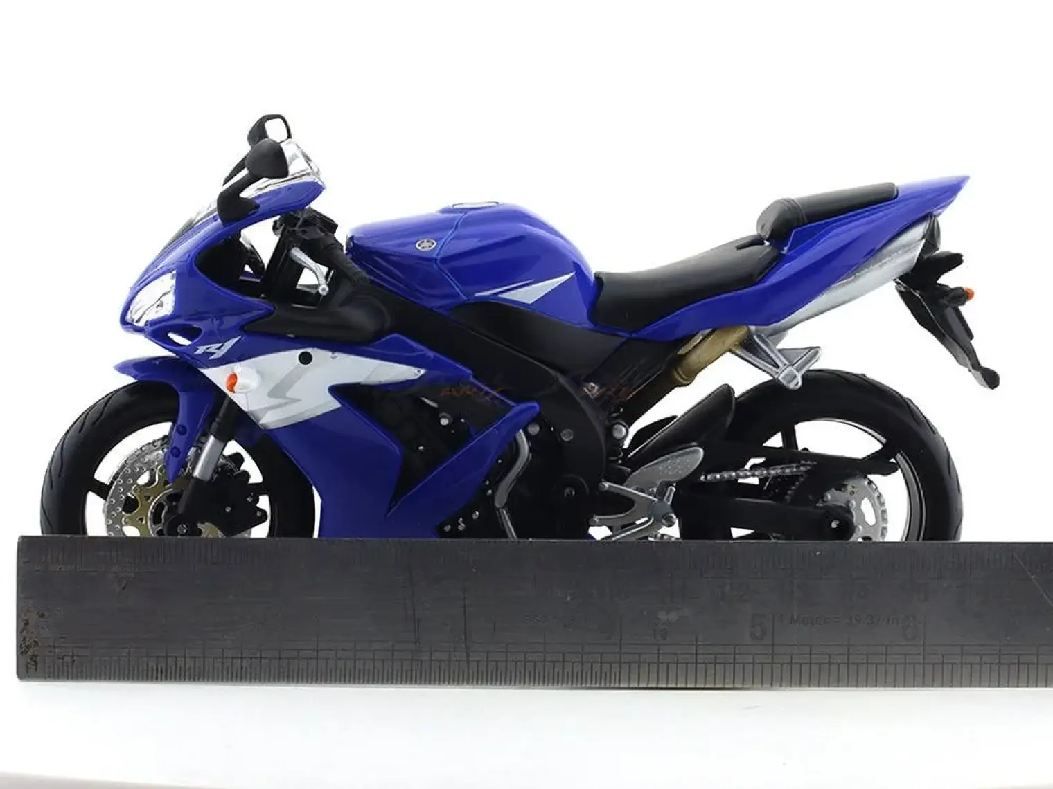 Maisto Bmw R1250 Gs Motosiklet 1/18 39351