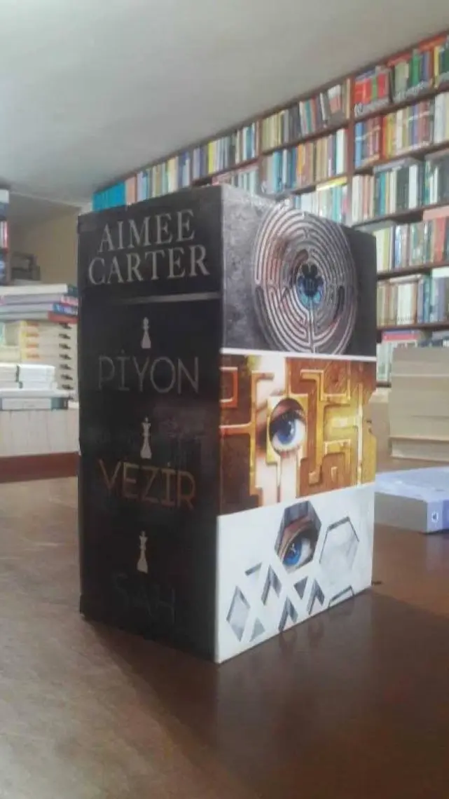 Piyon - Vezir - Şah (3 Kitap Set Ciltli) - Aimee Carter