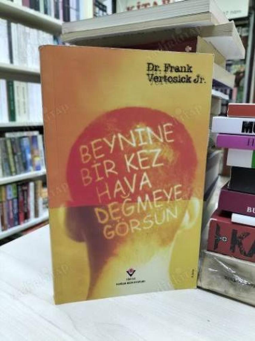 Beynine Bir Kez Hava Değmeye Görsün ( Ciltsiz)