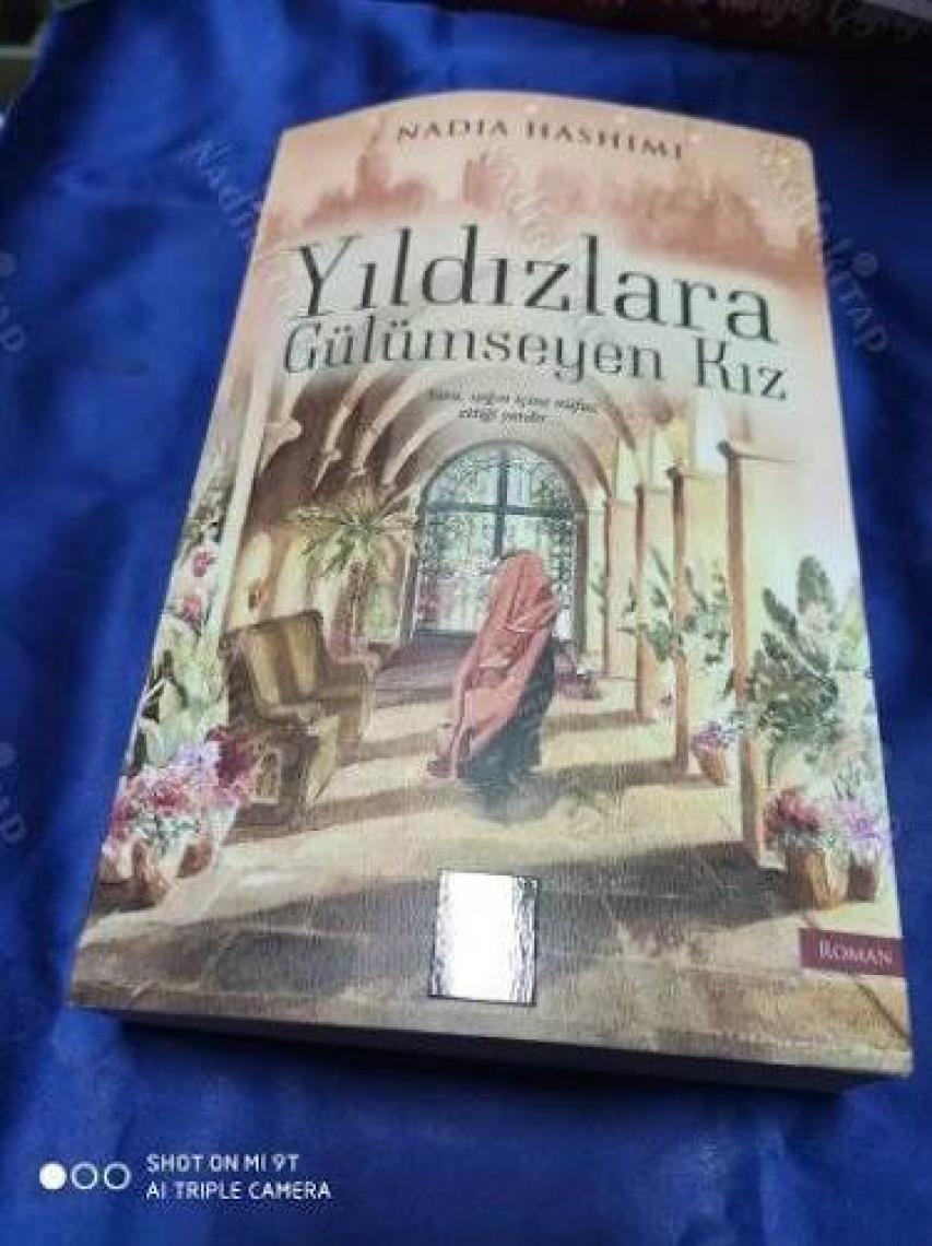 Yıldızlara Gülümseyen Kız - Nadia Hashimi