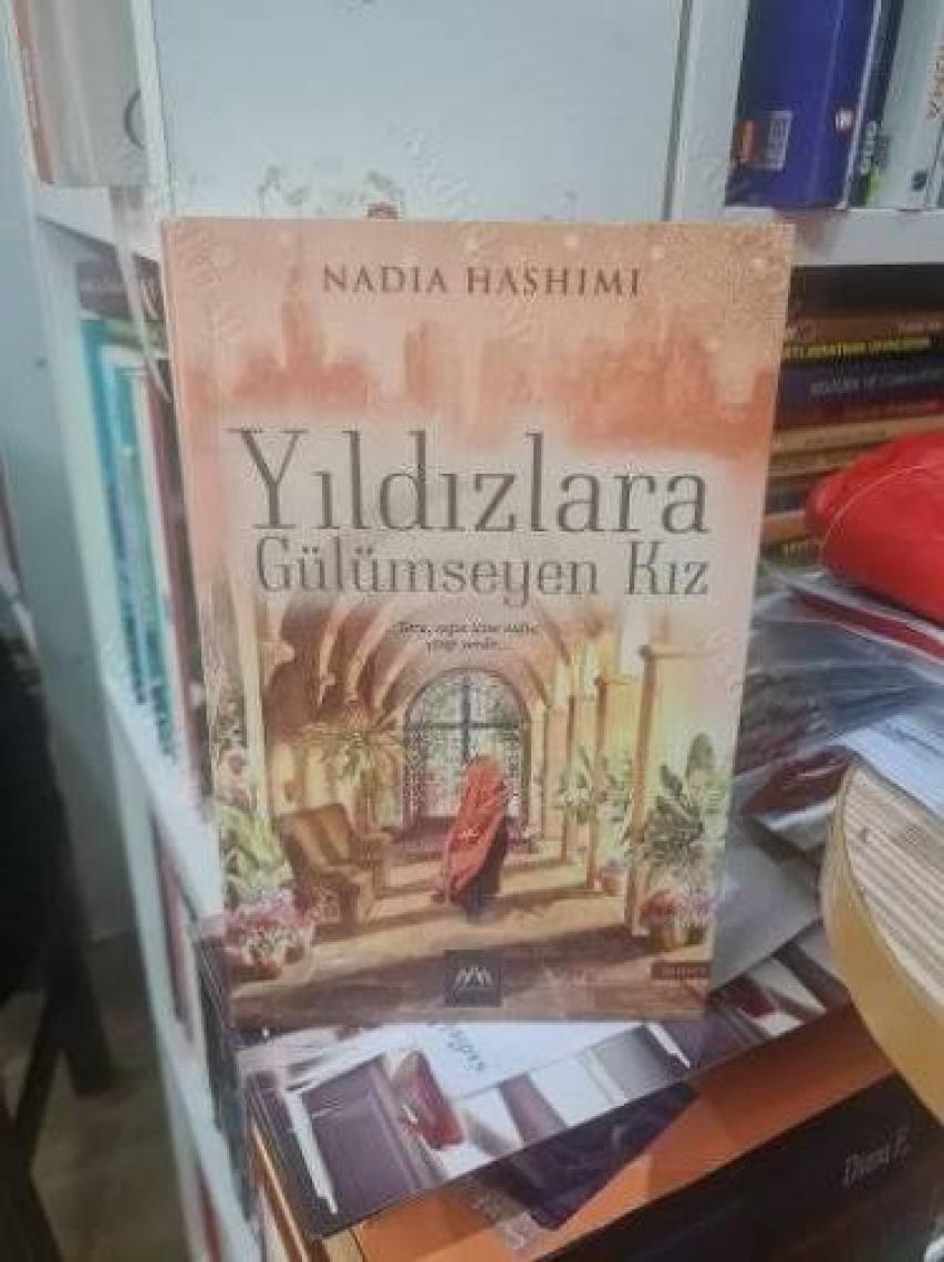 Yıldızlara Gülümseyen Kız - Nadia Hashimi