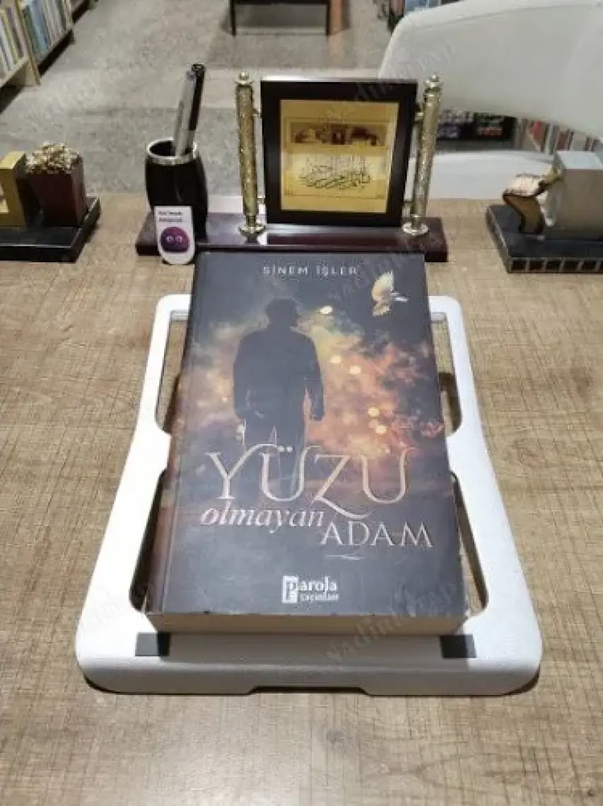 Yüzü Olmayan Adam - Sinem İşler
