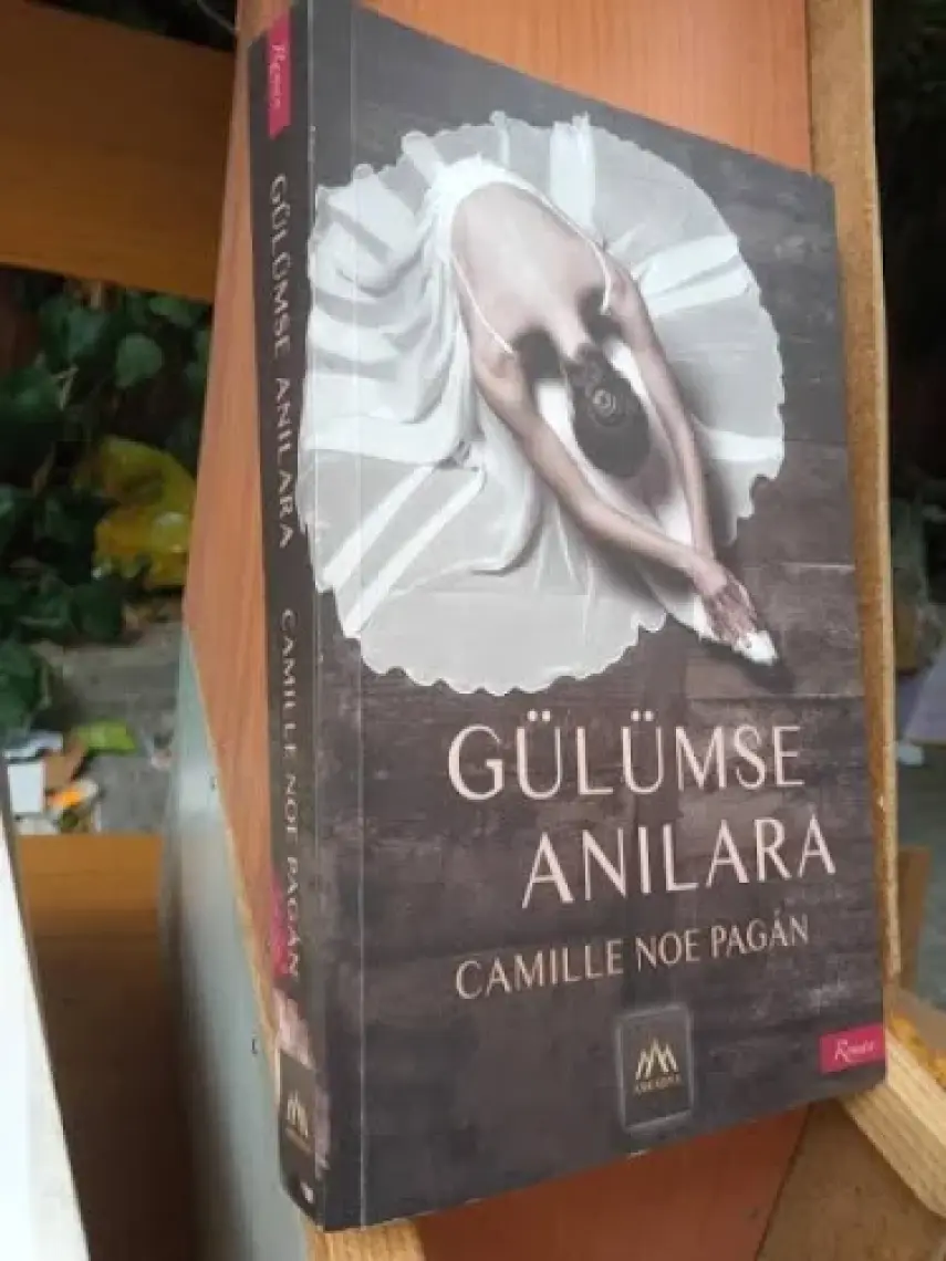 Gülümse Anılara - Camille Noe Pagan