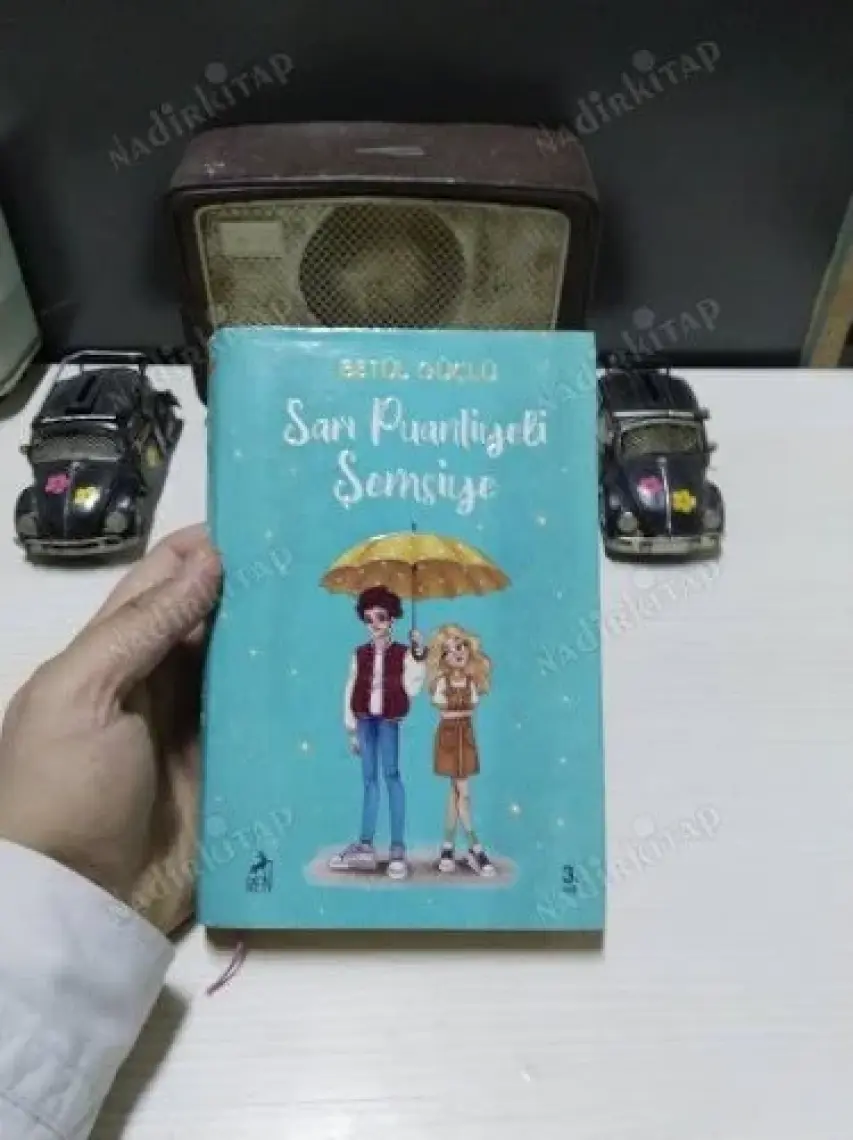 Sarı Puantiyeli Şemsiye - Ciltli - Betül Güçlü