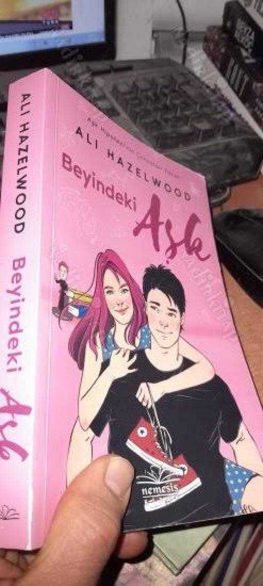 Beyindeki Aşk - Ali Hazelwood