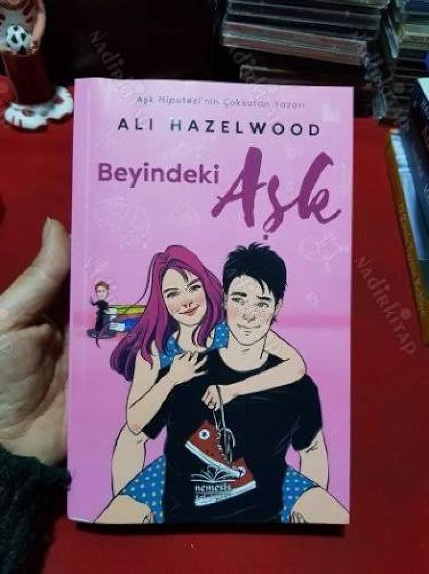 Beyindeki Aşk - Ali Hazelwood