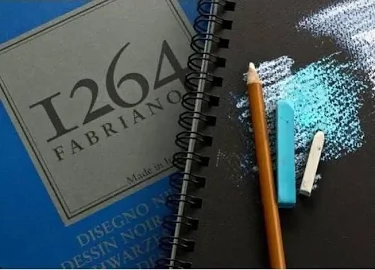 Fabriano : 1264 Siyah Yapraklı Sulu Boya Defteri : A4 (200 gr - 40 Yaprak)