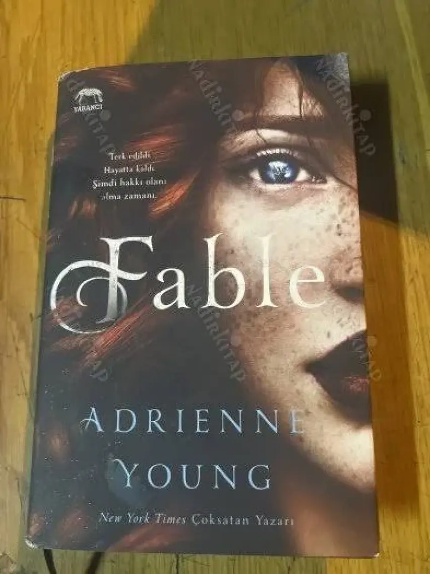 Fable - Ciltli  - Adrienne Young