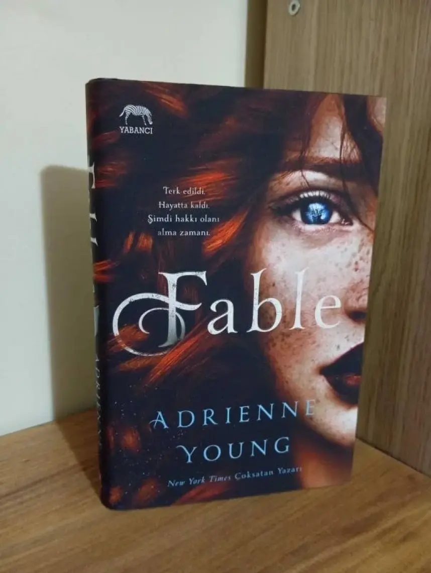 Fable - Ciltli  - Adrienne Young