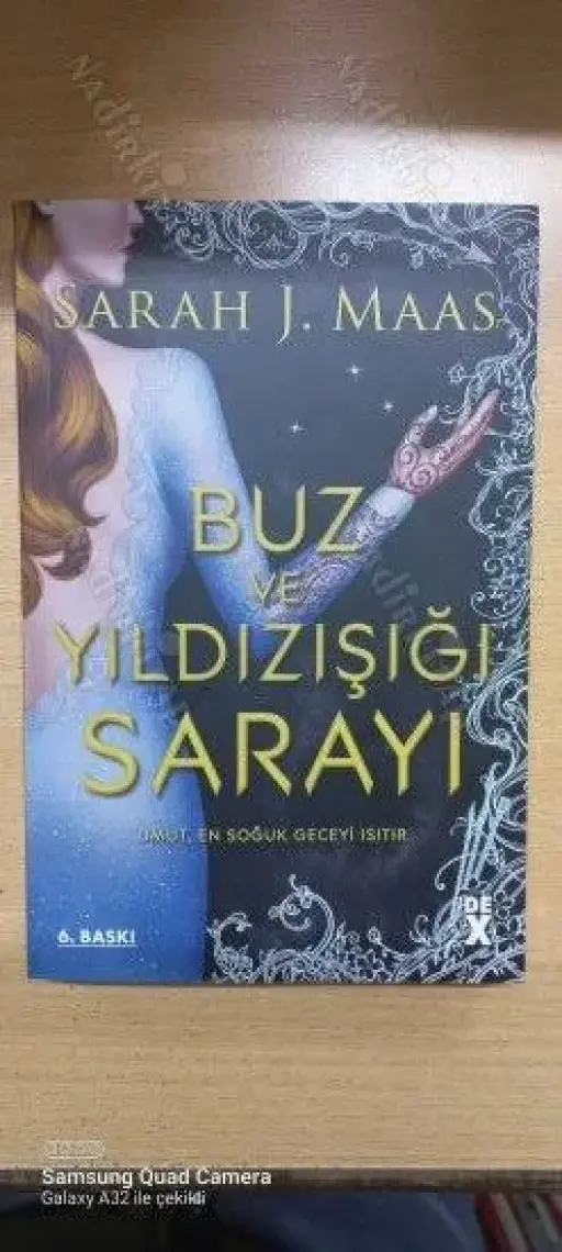 Buz Ve Yıldızışığı Sarayı - Sarah J. Maas