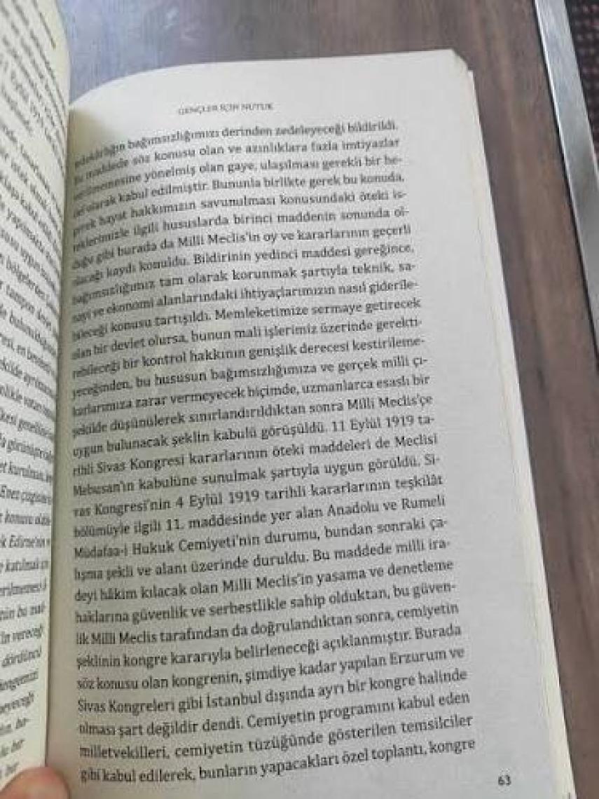 Gençler İçin Nutuk - Mustafa Kemal Atatürk - Aperatif Kitap