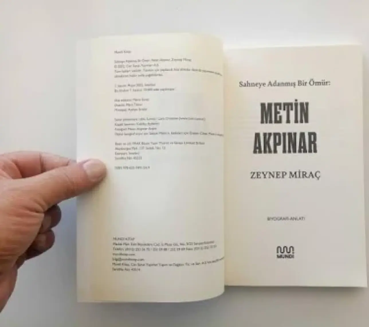 Sahneye Adanmış Bir Ömür: Metin Akpınar - Zeynep Miraç Taner