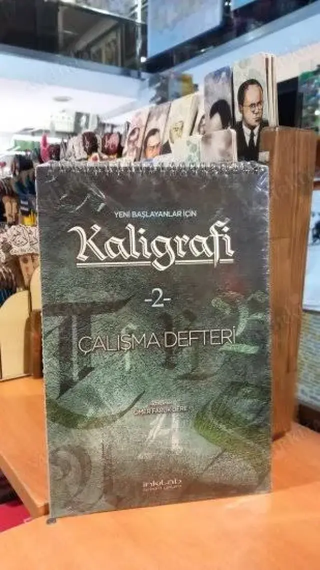 Yeni Başlayanlar Için Kaligrafi 2 Çalışma Defteri