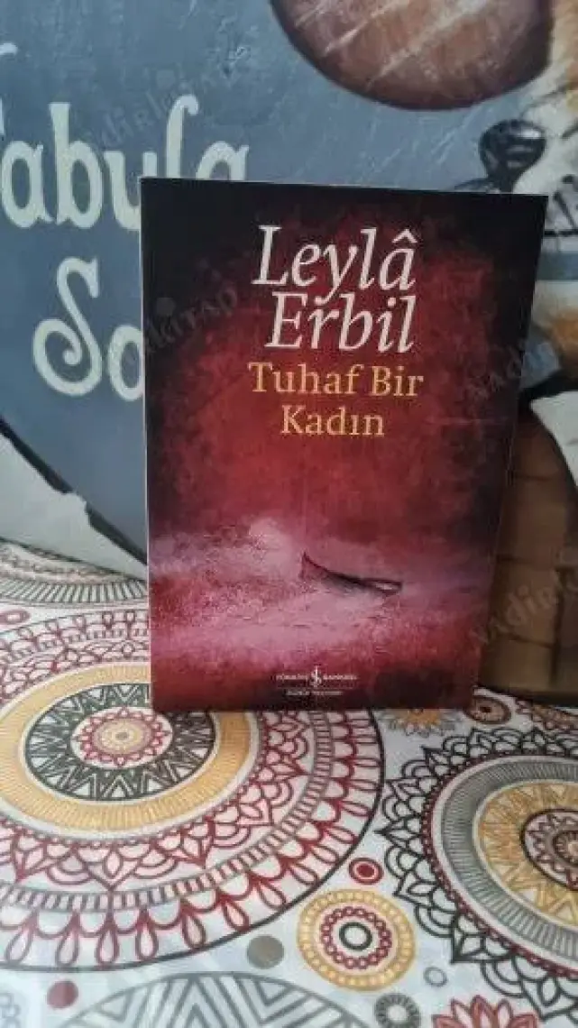 Tuhaf Bir Kadın  - Leyla Erbil