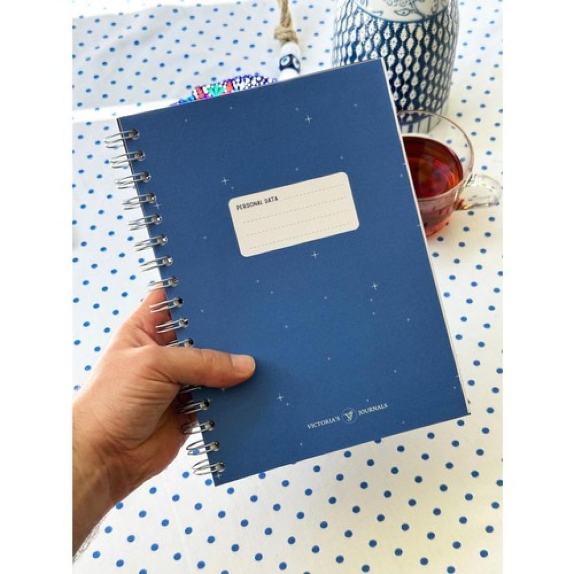 Victoria's Journals Spiralli Defter Sert Kapak 192 Sayfa 96 Yaprak 17X24 cm 90GR. Kareli