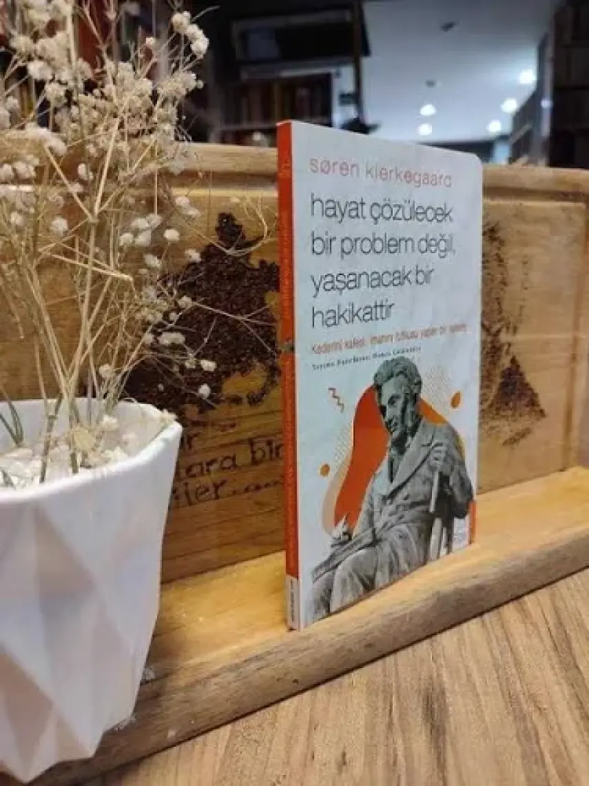 Søren Kierkegaard / Hayat Çözülecek Bir Problem Değil, Yaşanacak Bir Hakikattir - Hamza Celâleddin