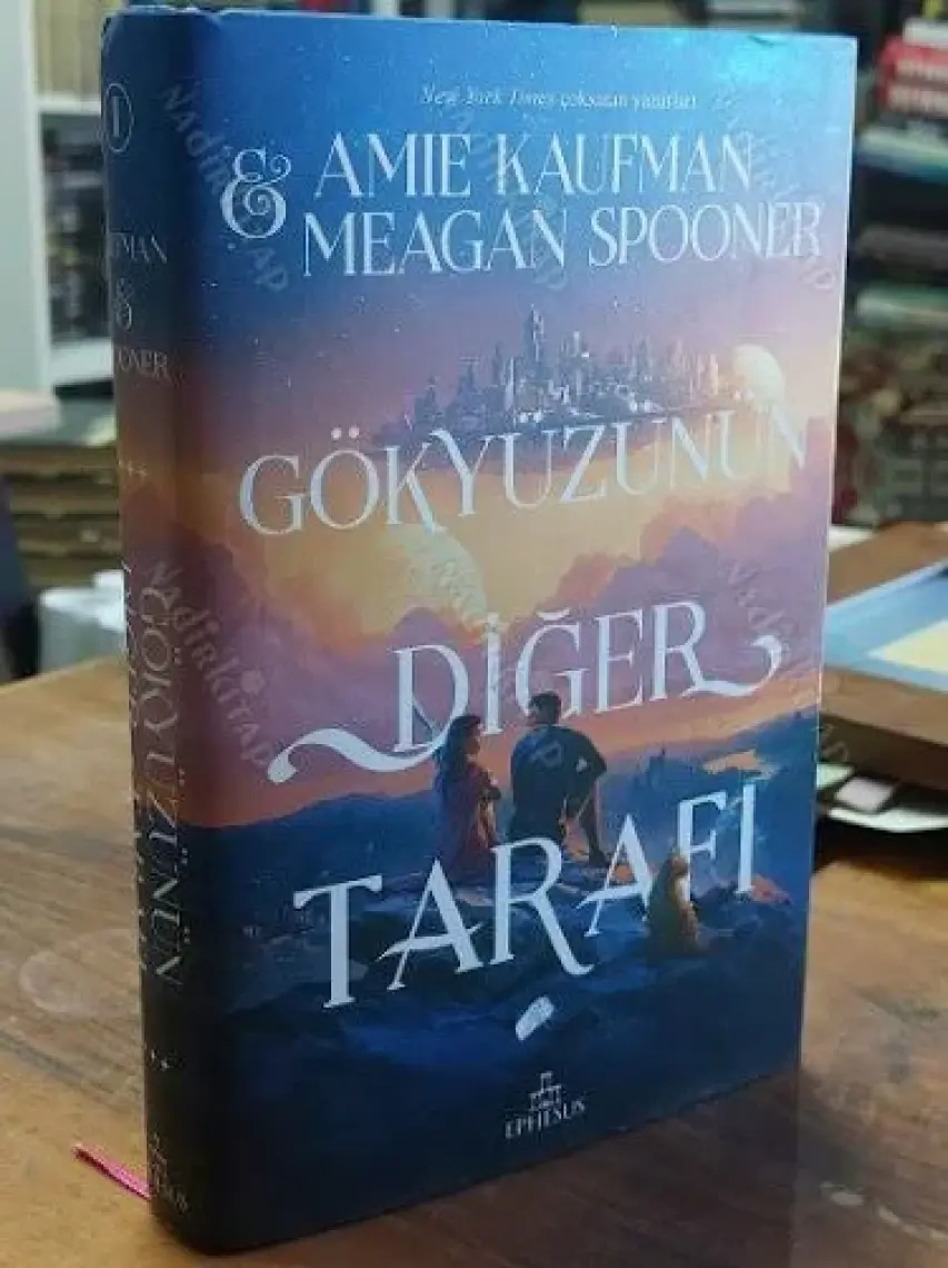 Gökyüzünün Diğer Tarafı (Ciltli) - Amie Kaufman