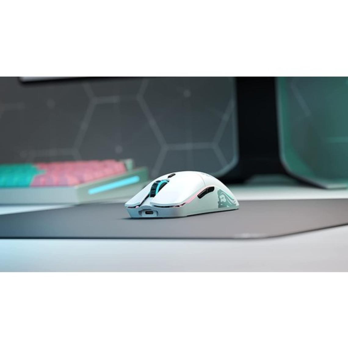 Glorious Model O- Minus GLO-MS-OMW-MW Mat Beyaz RGB Şarjlı Optik Kablosuz Oyuncu Mouse