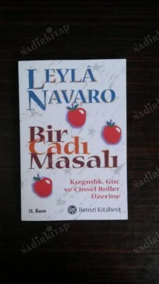 Bir Cadi Masalı - Leyla Navaro