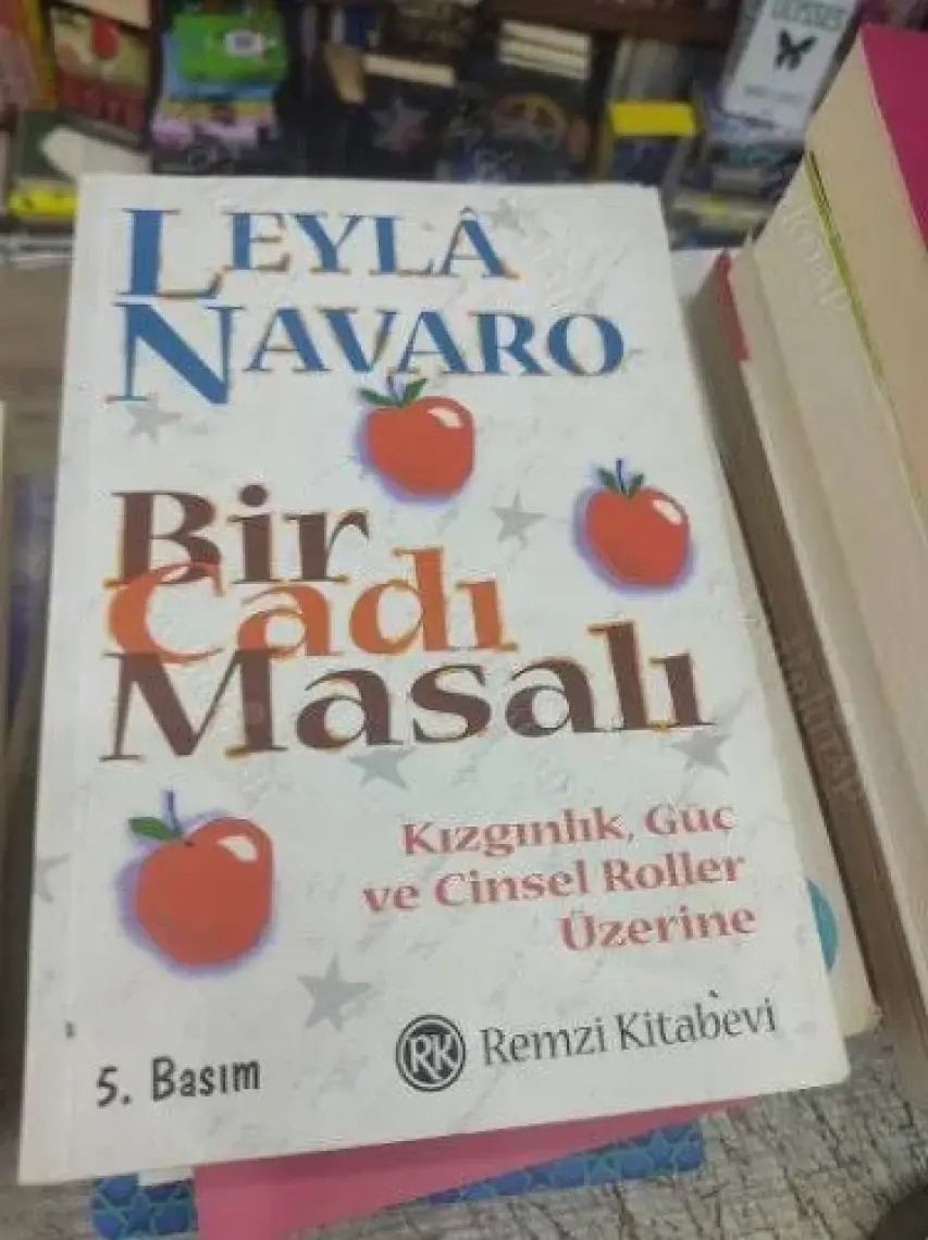 Bir Cadi Masalı - Leyla Navaro