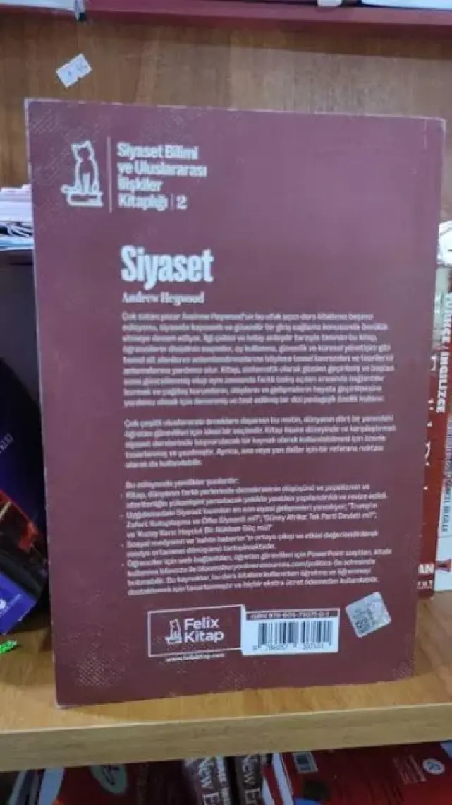 Siyaset - Andrew Heywood