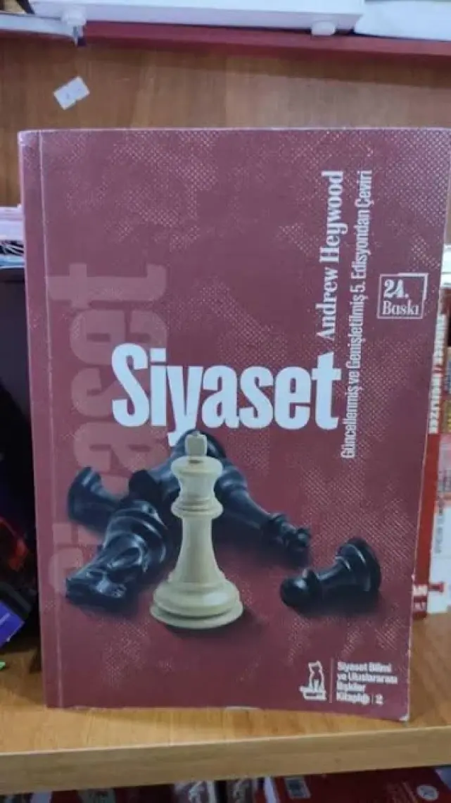 Siyaset - Andrew Heywood