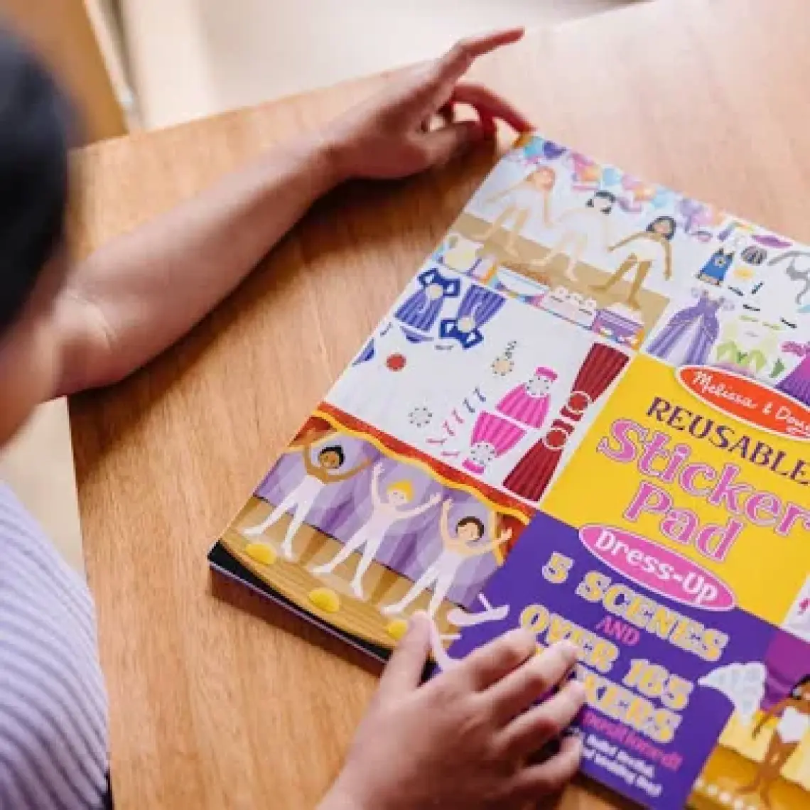 Melissa&Doug Tak Çıkar Çıkartma Kitabı-Moda