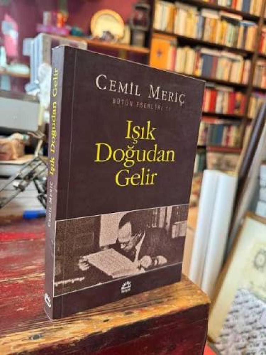 Işık Doğudan Gelir - Cemil Meriç