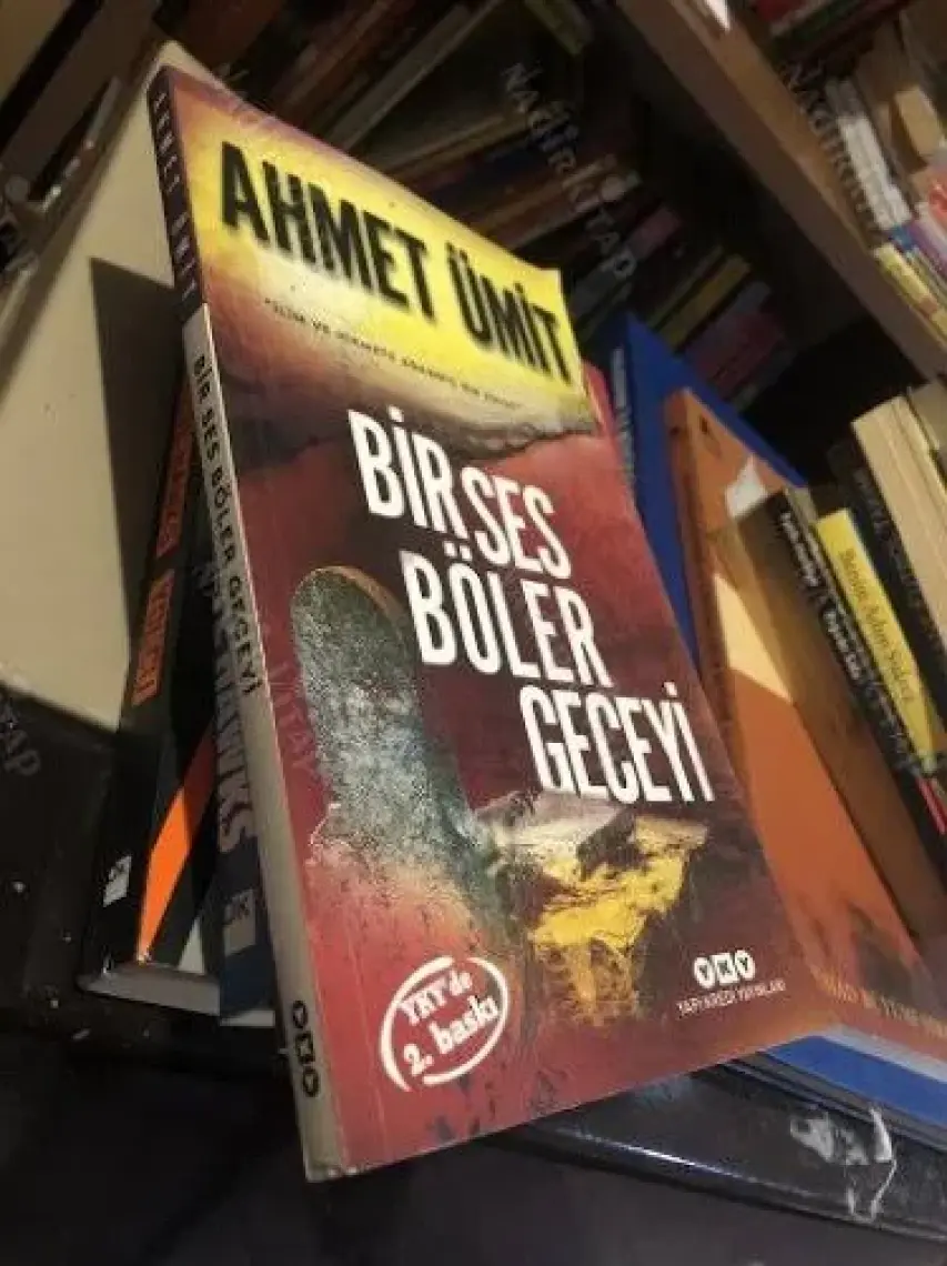 Bir Ses Böler Geceyi - Ahmet Ümit