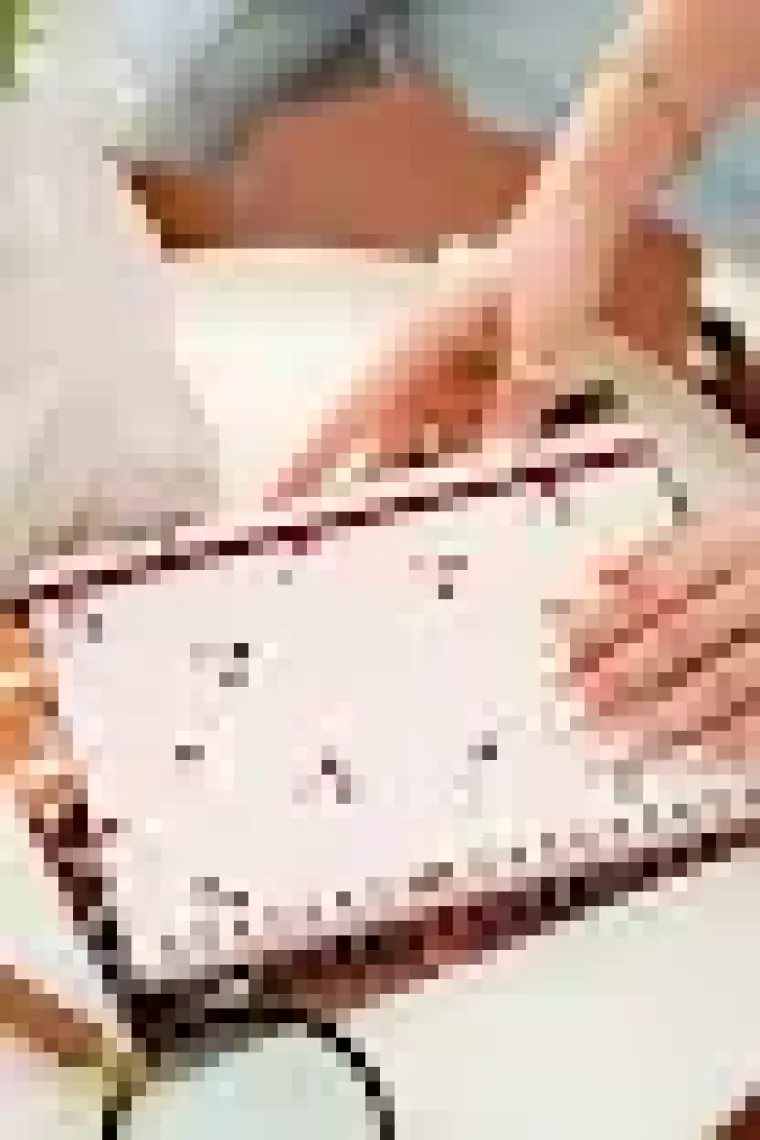 Matt Notebook 17X24 cm Lastikli Spiralli Sert Kapak Not Defteri Noktalı Kiraz