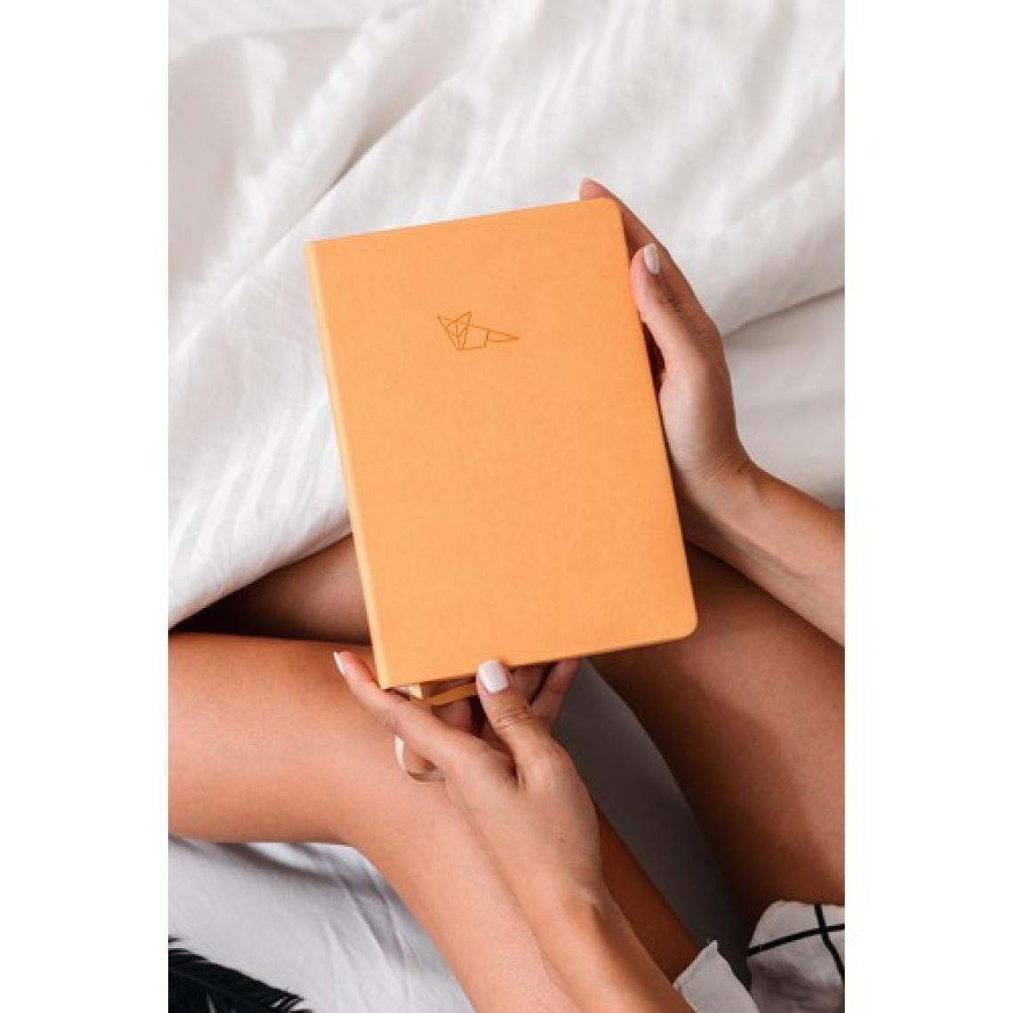 Matt Notebook A5 Defter Noktalı Sarı