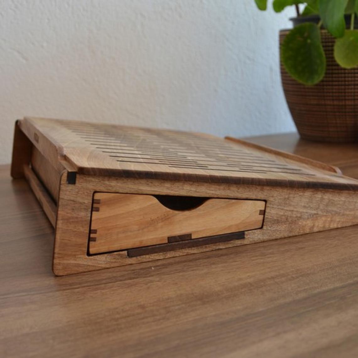 Woodsaka Walstand 2.0 - Çekmeceli Laptop ve Notebook Standı - 15 Inch - Ceviz Ağacından