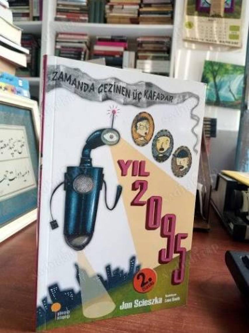 Zamanda Gezinen Üç Kafadar Yıl 2095 - Jon Scieszka