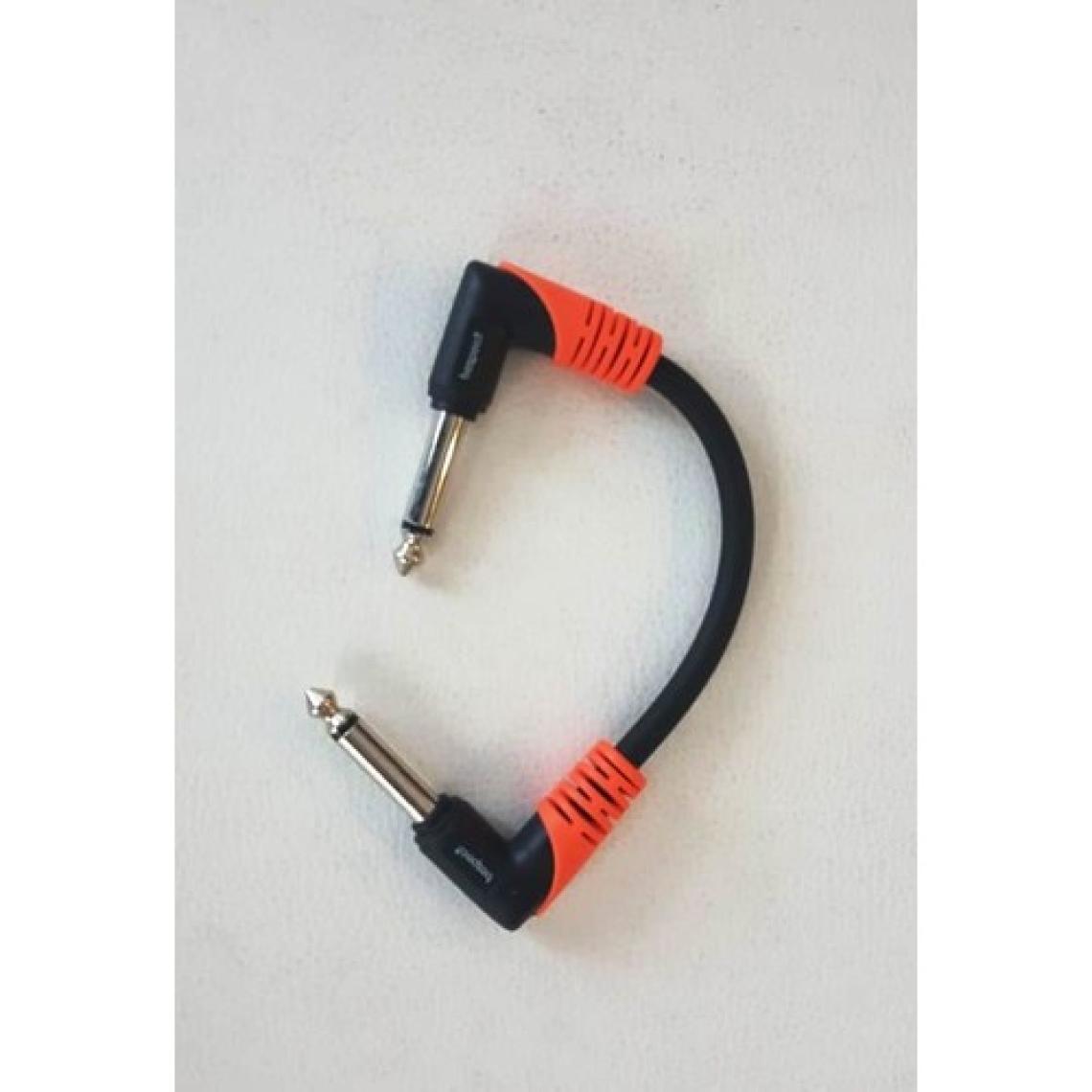 Bespeco PP015 0,15 mt.-Çivi Jak Enstruman Pedal Ara Kablosu